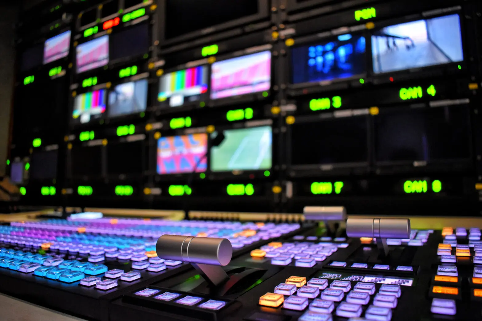 red5 pro + singular.live: live streaming software with animated overlays